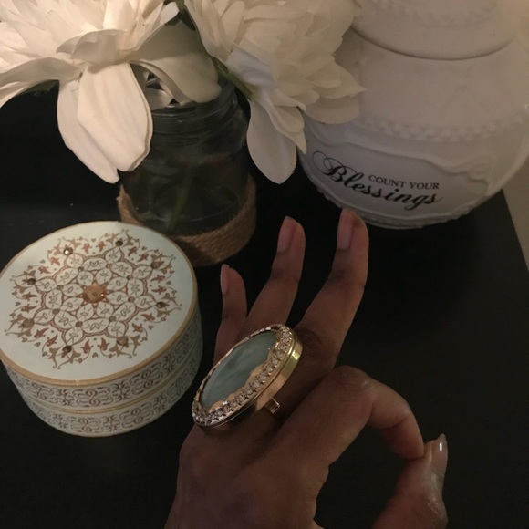 Dainty gold ring! - Picture 2 of 7